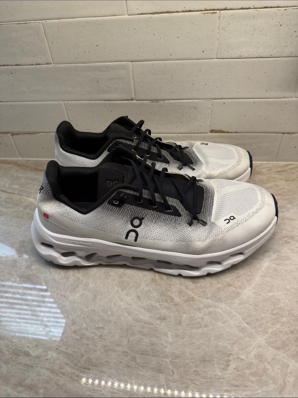 On Cloud Cloudtilt Black | Ivory
BESTSELLER
$170 Running Sneakers Sz 12.5 EUC
